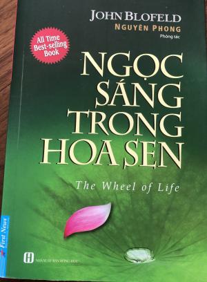 Ngọc sáng trong hoa sen