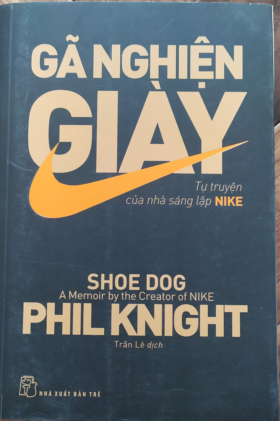 Gã nghiện giày: Tự truyện của nhà sáng lập Nike