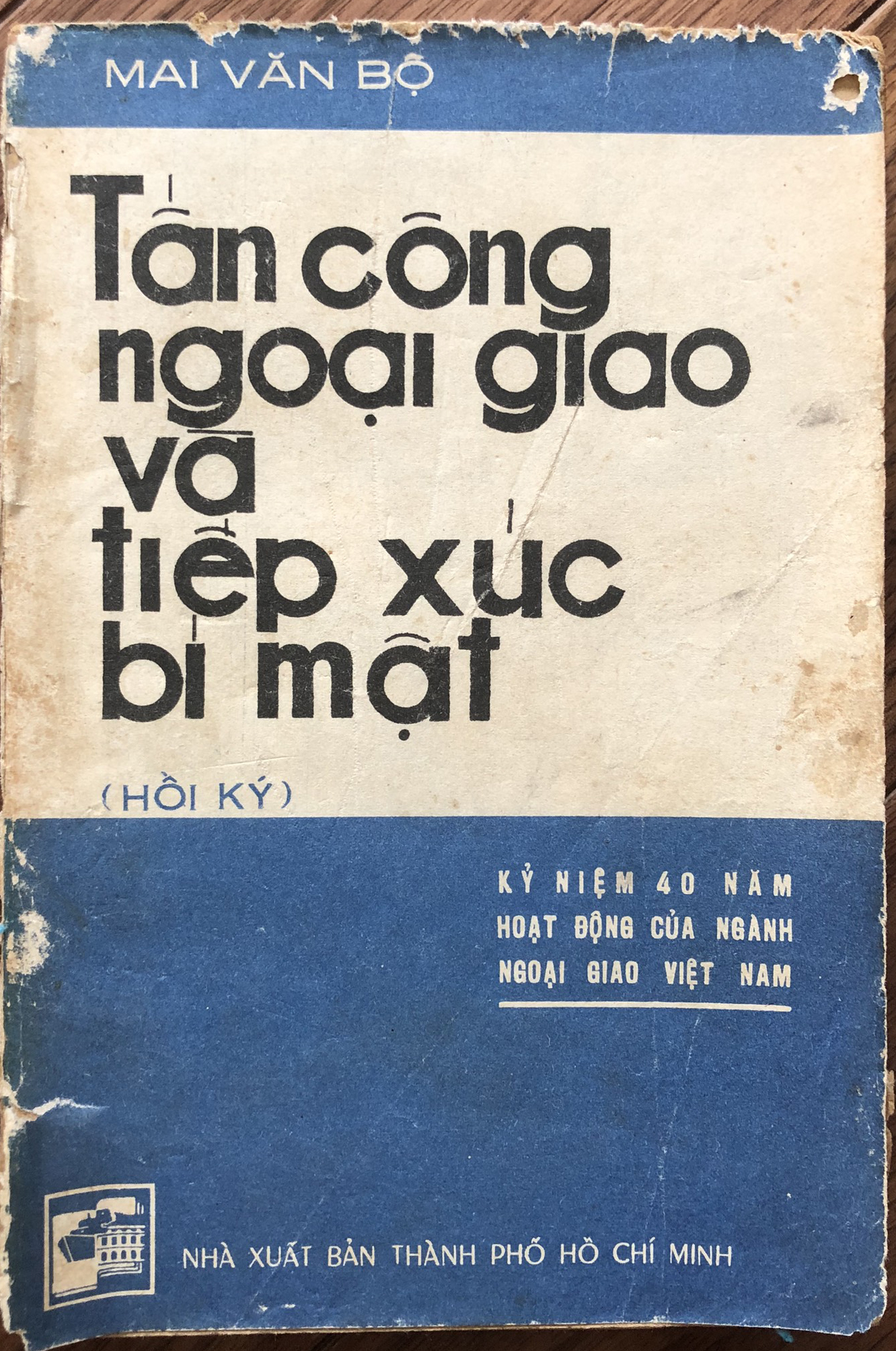 Tấn công ngoại giao và tiếp xúc bí mật: Hồi ký