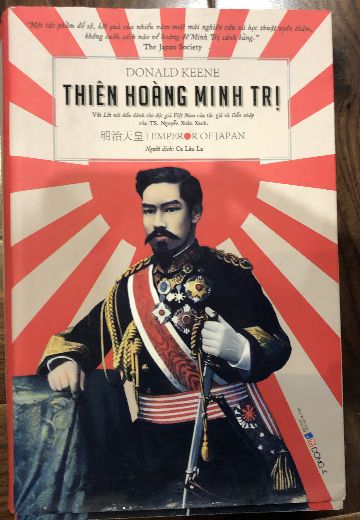 Thiên Hoàng Minh Trị : Với lời nói đầu dành cho độc giả Việt Nam của tác giả và Dẫn nhập của TS. Nguyễn Xuân Xanh