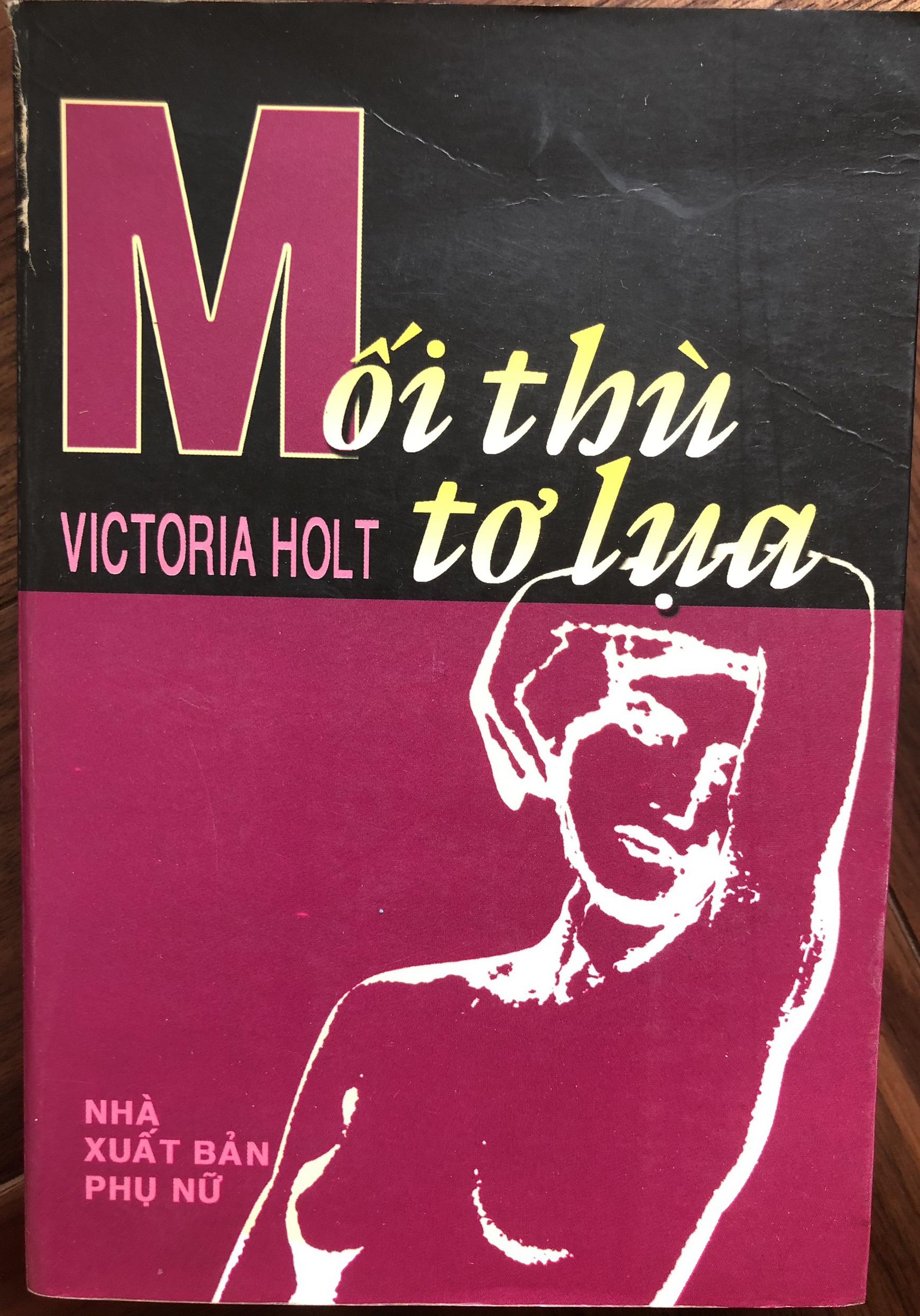 Mối thù tơ lụa