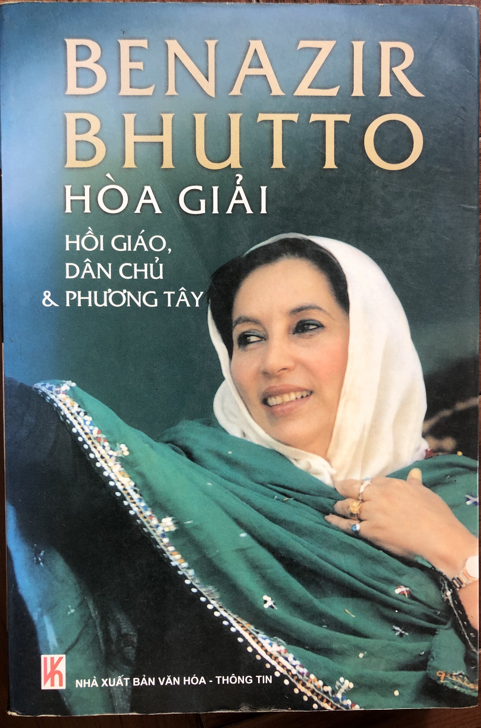 Benazir Bhutto hòa giải Hồi giáo, Dân chủ và phương Tây